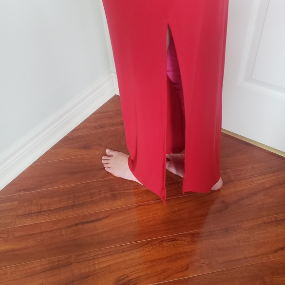 Red Dress - Picture 4 of 4